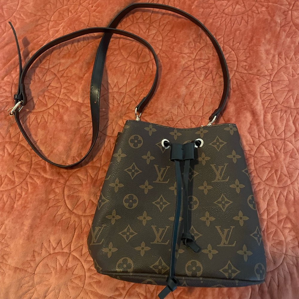 Designer Inspired Crossbody Bucket Bag